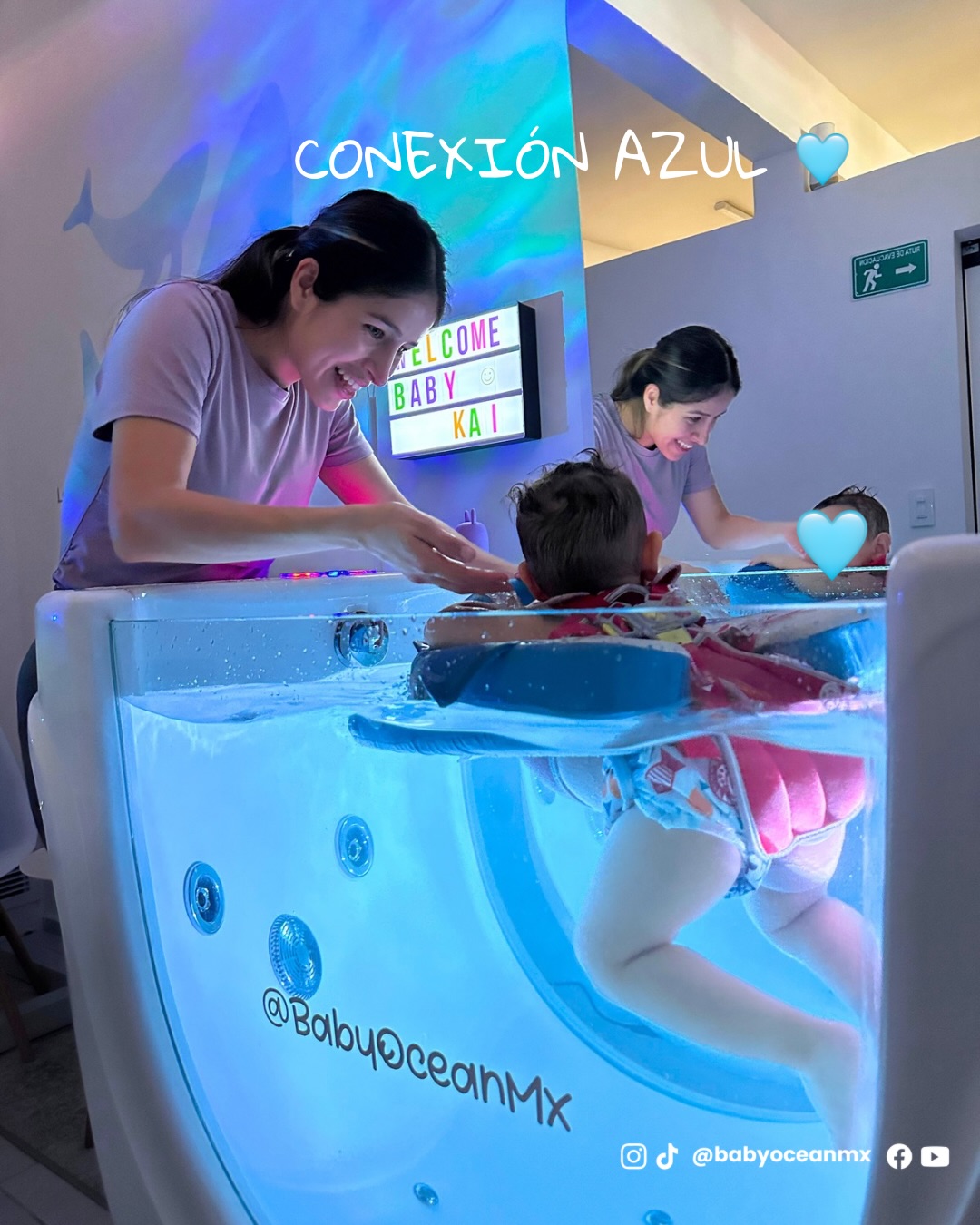 Sesión de conexión azul en la tina de Baby Ocean